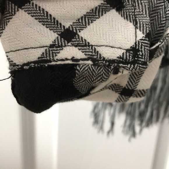 Fringed Cropped Woman’s Blouse Black White Plaid Button Up Top Size XSMALL - Picture 7 of 7